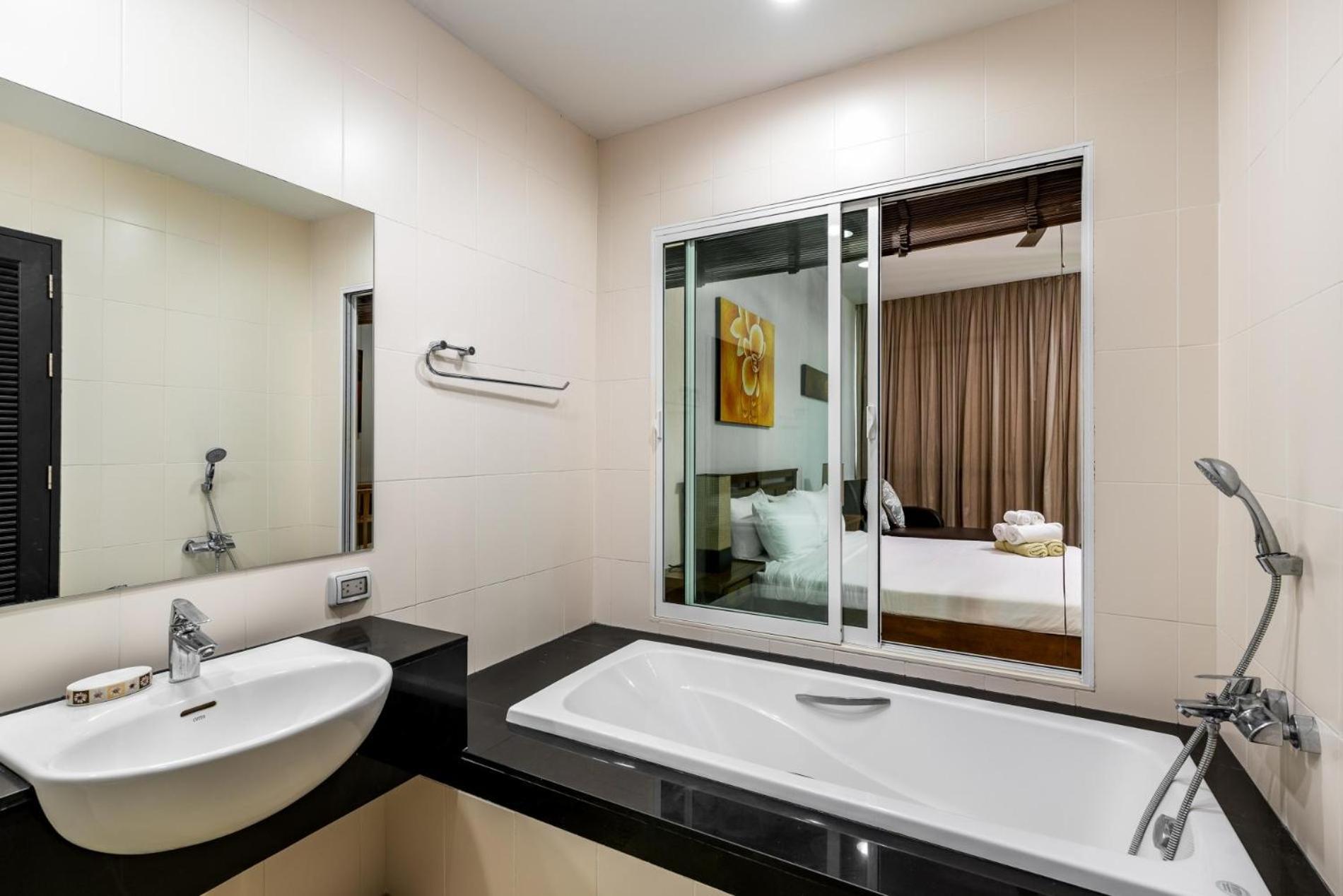 Veloche 2 Bedroom Apartment With Seaview Karon Екстериор снимка